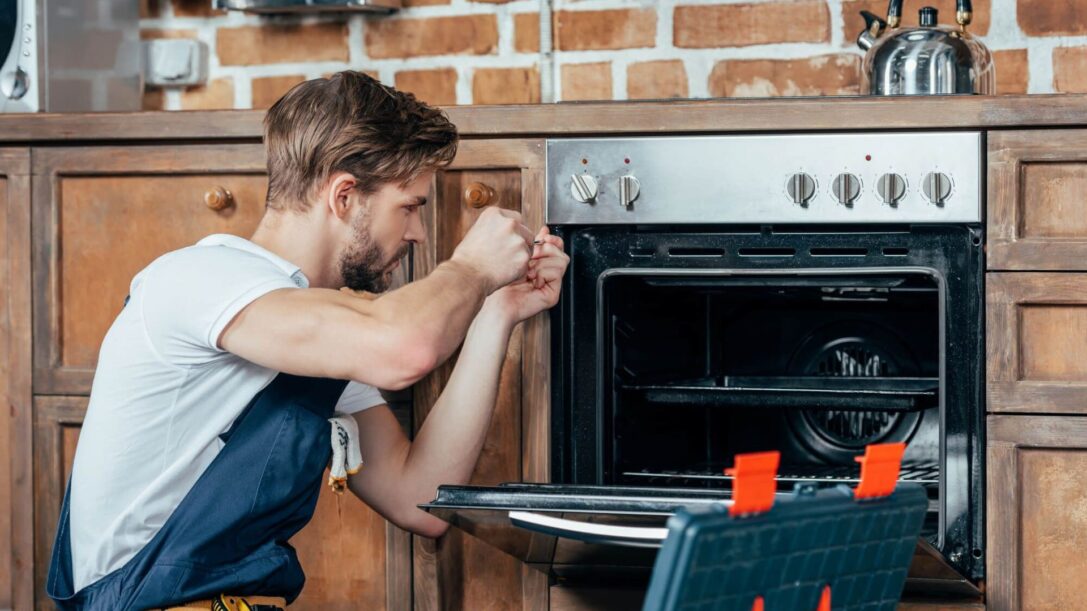 What to Expect During an Oven Repair Service Visit?