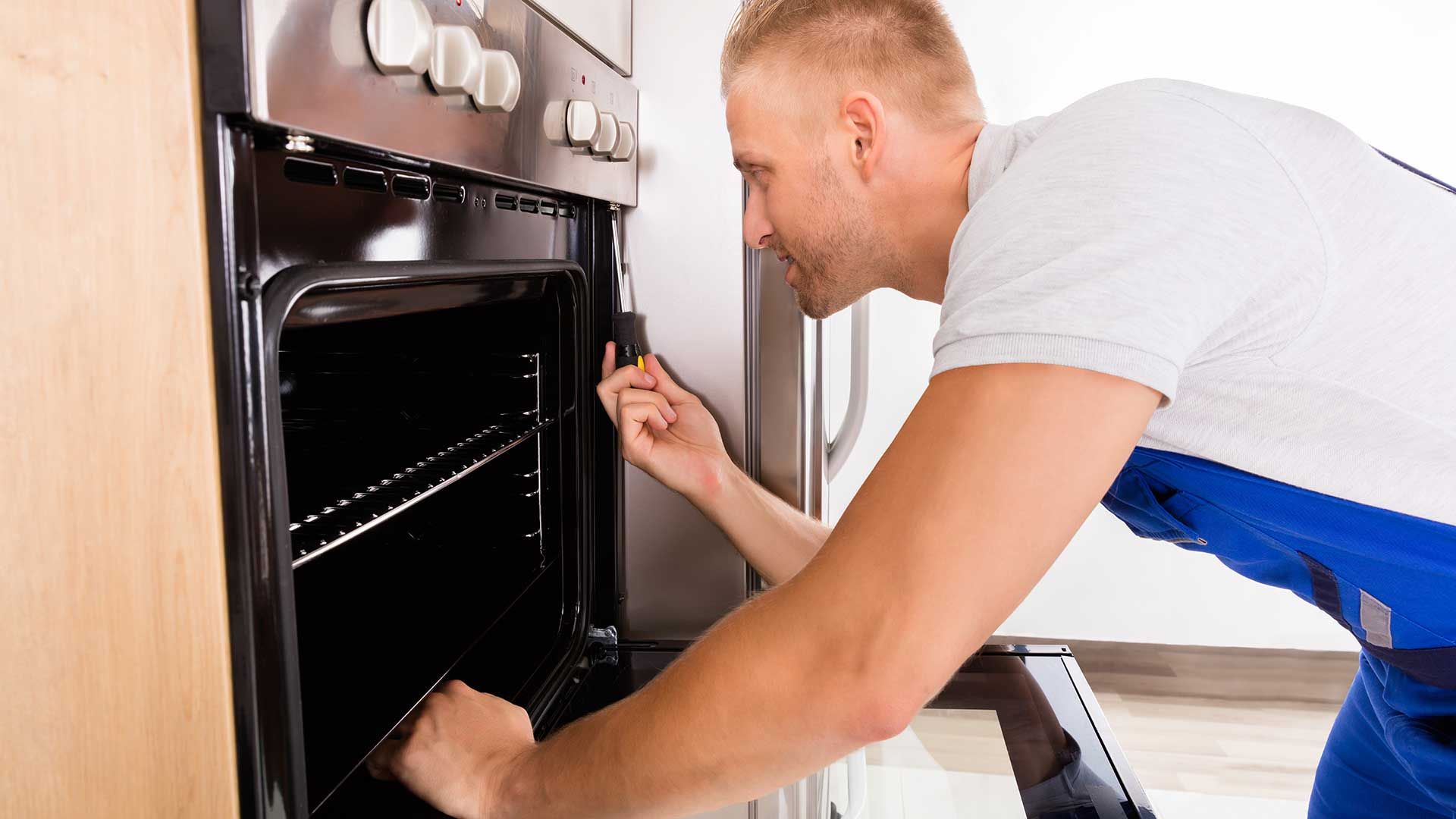 What to Expect During an Oven Repair Service Visit